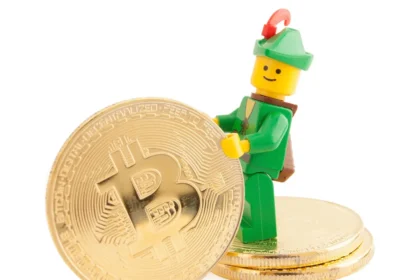 Robinhood Q4 Earnings Face Headwinds Amid Valuation Concerns