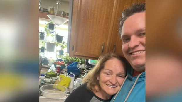 Sask. Man Fists Starving Moose to Save Mom in Deadly Attack