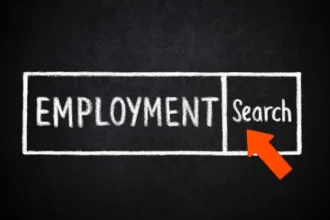 US Jobs Report Beats Expectations Amid Manufacturing Decline