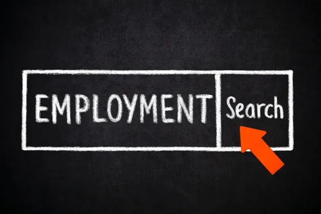 US Jobs Report Beats Expectations Amid Manufacturing Decline