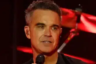 Robbie Williams Apologizes to Gary Barlow for Past Smug Behavior