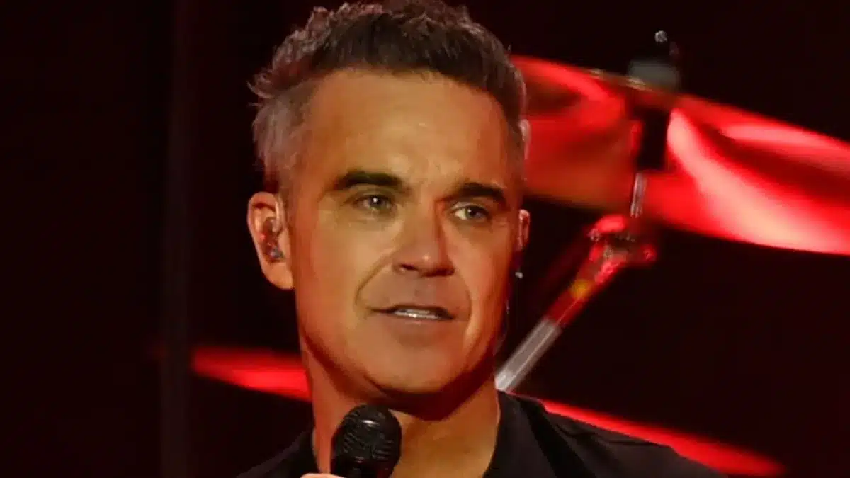 Robbie Williams Apologizes to Gary Barlow for Past Smug Behavior