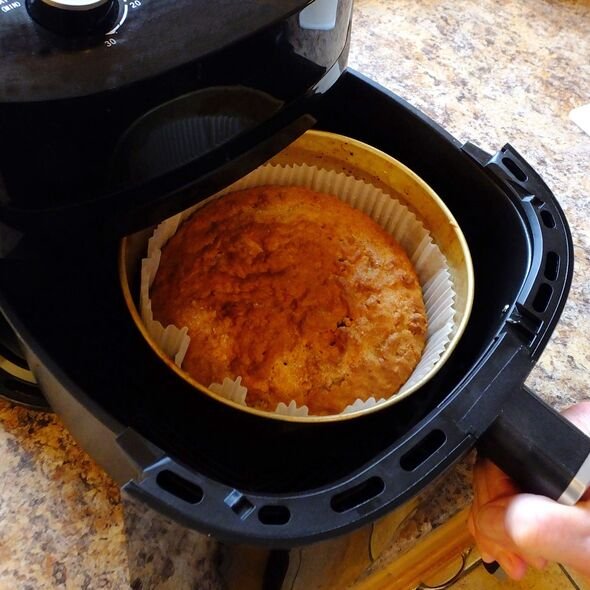 Easy Air Fryer School Cake: Nostalgic Recipe in 30 Minutes