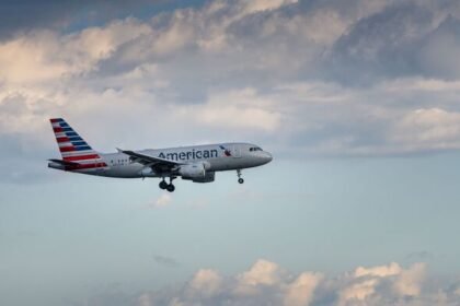 American Airlines Flight Declares Emergency Over Cuba, Returns to Origin