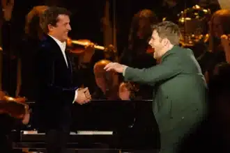 James Blunt Joins Alex Warren for Orchestral ‘Ordinary’ at BRITs 2026