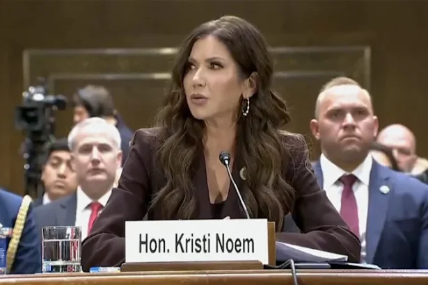 Durbin Grills Noem on Fatal Minneapolis Shootings Response