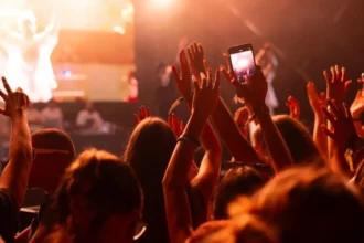 Fans Divided: Phone Bans at Concerts After Harry Styles’ Gig?