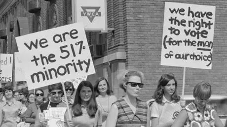 Western Women Leaders’ Cautious Stance on Iran School Strike Draws Scrutiny