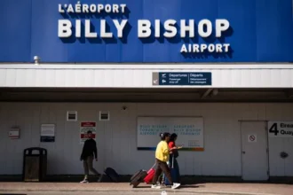 Ontario Seizes Toronto Island Airport Share for Jet Runway Expansion