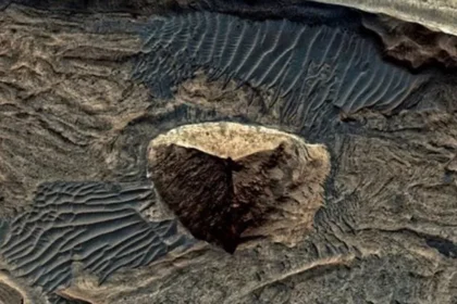 Mysterious Three-Sided Pyramid on Mars Sparks Alien Theories