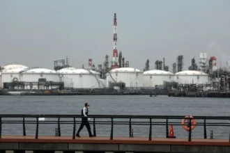 Japan Eyes Oil Futures Intervention to Counter Yen Weakness