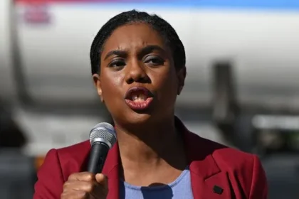 Kemi Badenoch Ends Cameron Era with Oil Rig Push vs Miliband, Farage