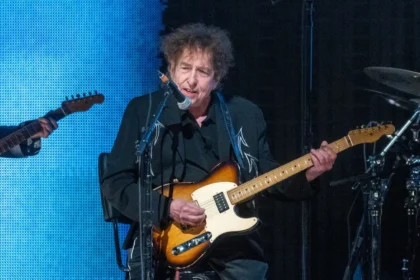 Bob Dylan Launches Patreon with AI Essays, Baffling Fans
