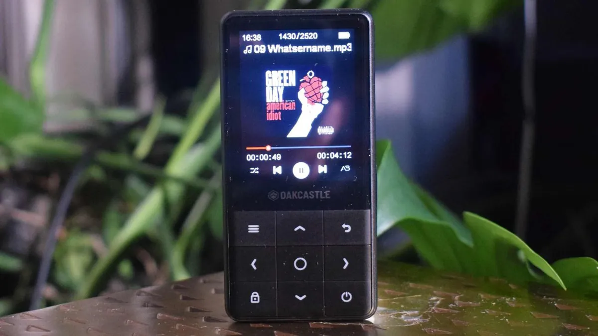 Oakcastle MP300 Review: Budget MP3 Player Wins Me Over in a Month