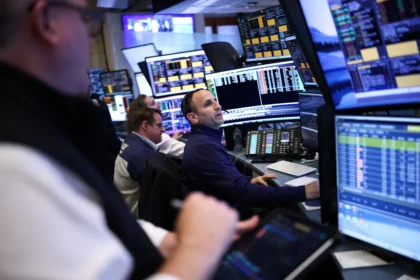 Canadian Investors Assess Economic Risks in Fragile Iran Ceasefire