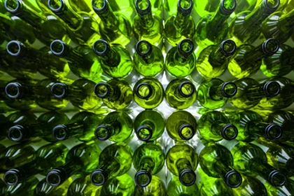 O-I Glass Shares Plunge 33% on Energy Costs, Middle East Conflict