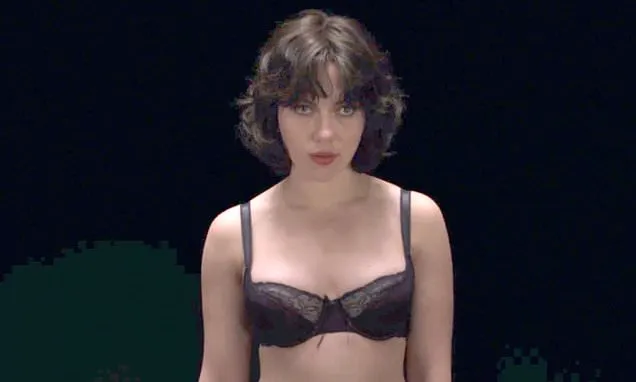 Scarlett Johansson Recalls Early Career Beauty Scrutiny