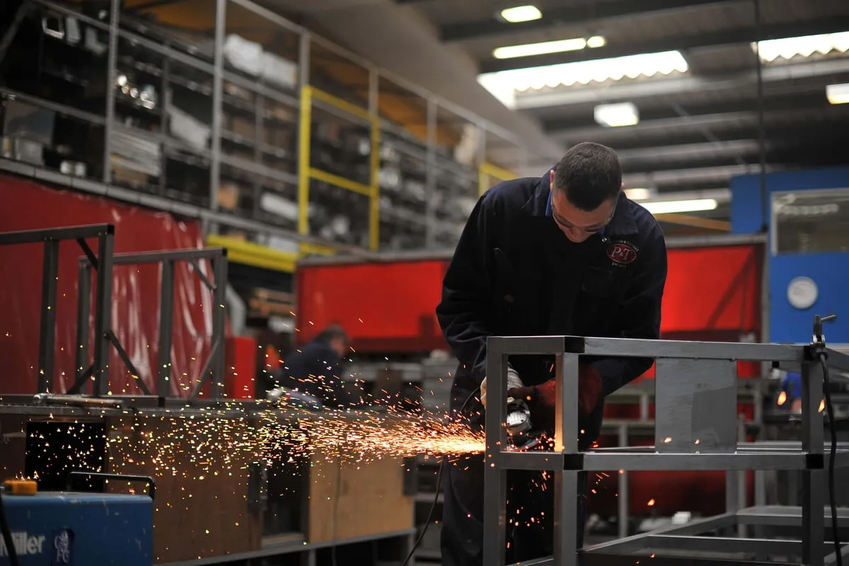 UK GDP Surges 0.5% in February, Fastest Growth in Over Two Years