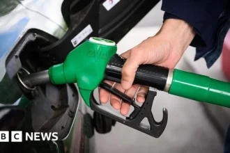 Oil Prices Surge 7% on US-Iran Strait of Hormuz Tensions