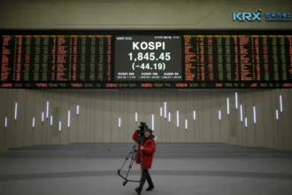 KOSPI Hits Record High on Chipmaker Rally; SK Hynix Soars