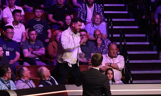 Fan Ejected from Snooker World Semi for Epstein Files Outburst
