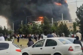 8 Killed, 40 Injured in Massive Tehran Shopping Center Fire