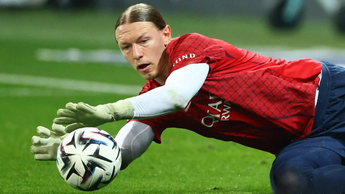 PSG Goalkeepers Use Rugby Pads to Counter Arsenal Set-Pieces