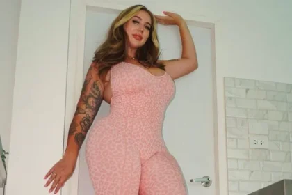 6ft7 Adult Star Charges 0/Min to Threaten Squishing Fans