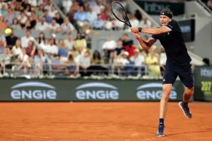 Zverev Survives Scare, Advances at French Open