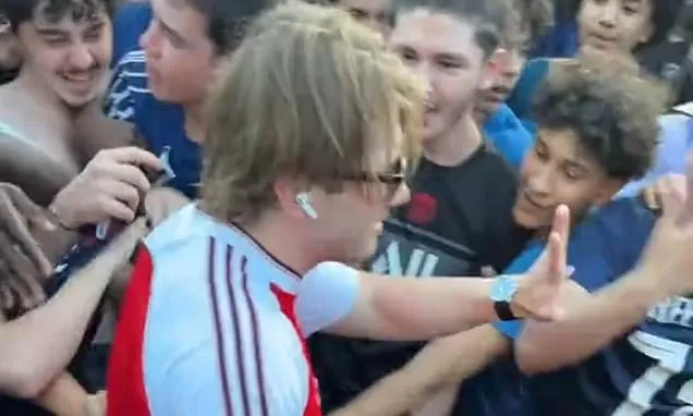 Arsenal Fan Attacked by PSG Supporters in Paris After Final
