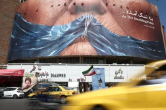 US and Iran Exchange Military Strikes Amid Peace Talks