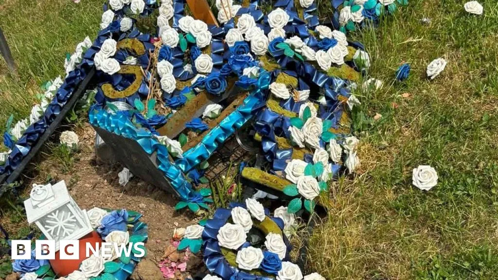 Ecologist Urges Plastic Ban in Kingston Cemetery