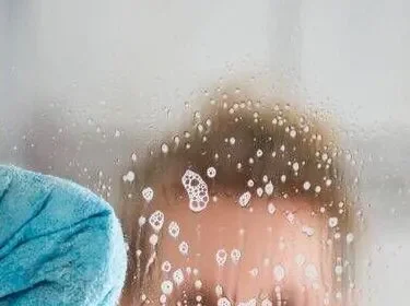 Sparkling Shower Screens: Pro Cleaner’s Simple, Eco-Friendly Method
