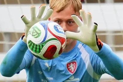 Hull City Targets Goalkeeper and Man Utd Midfielder