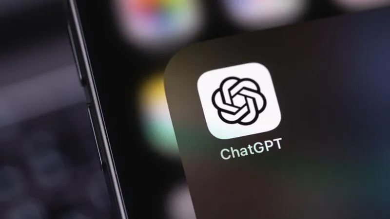 AI Chatbot Market Shifts: ChatGPT Dips Below 50% Share