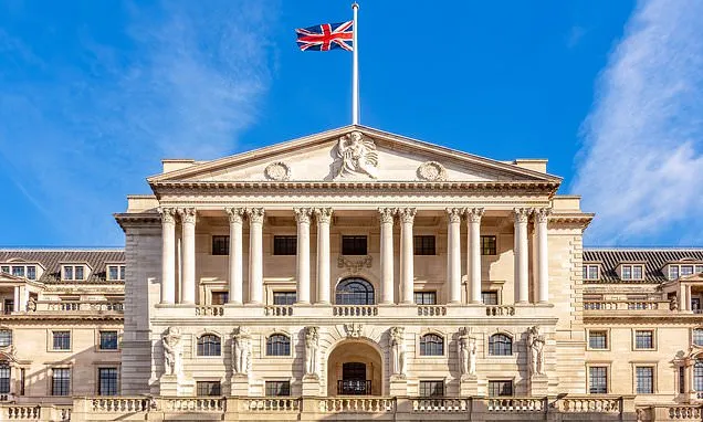 Bank of England Holds Rates: Impact on Mortgages and Savings