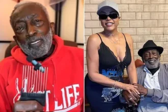 Garrett Morris Reacts to Viral Photo with Humorous Response